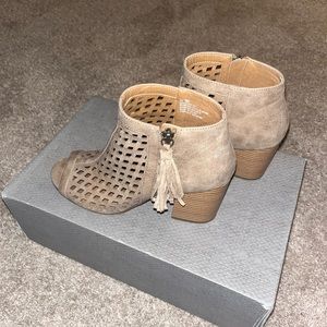 Maurice’s Betsy open toe cutout heels